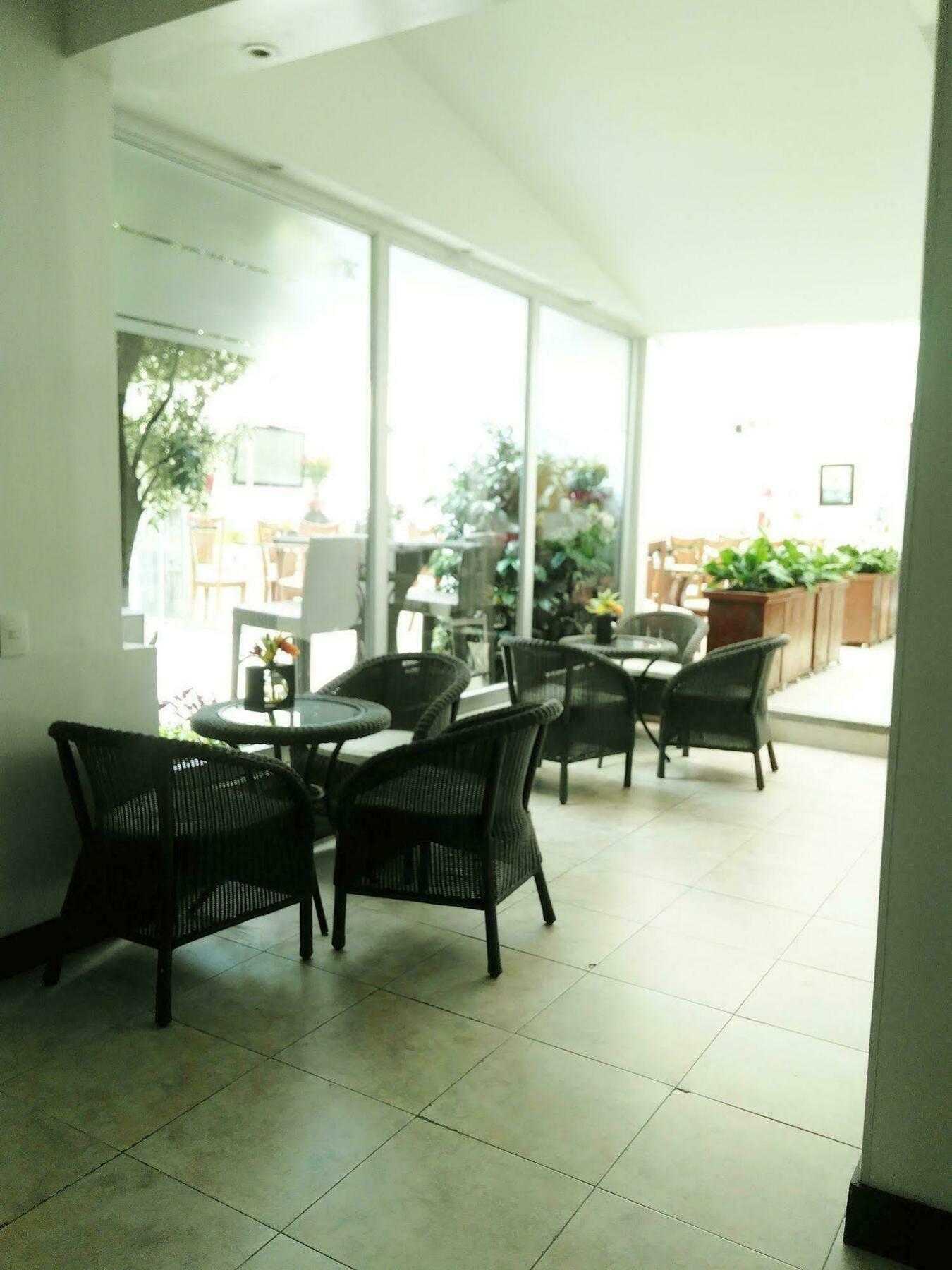 Hotel Marbella Chico Богота Экстерьер фото